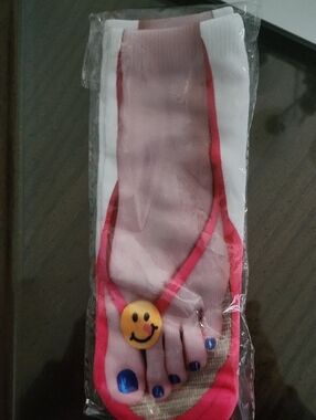 Women’s No-Show Toe Socks with Pink Trim and Smiley Accent